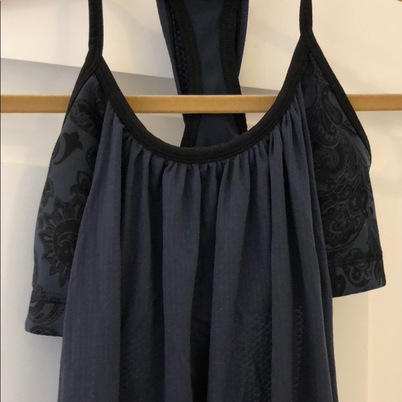 Lululemon no limits tank size 4 - Picture 3 of 3